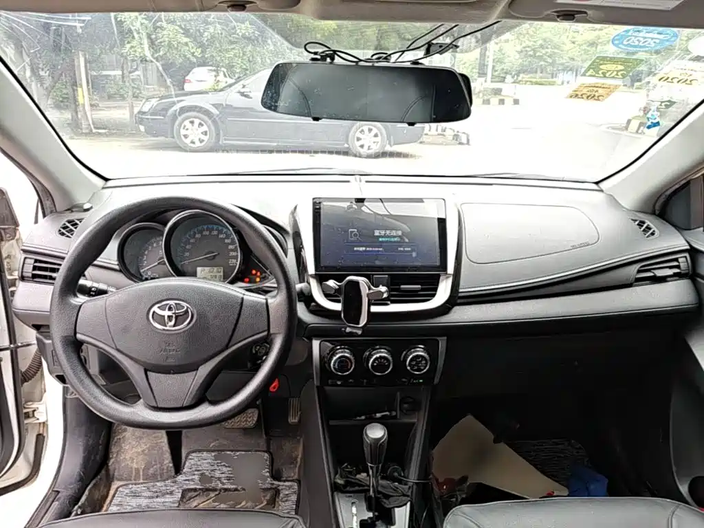 Toyota Yaris L 2018 — фото 10