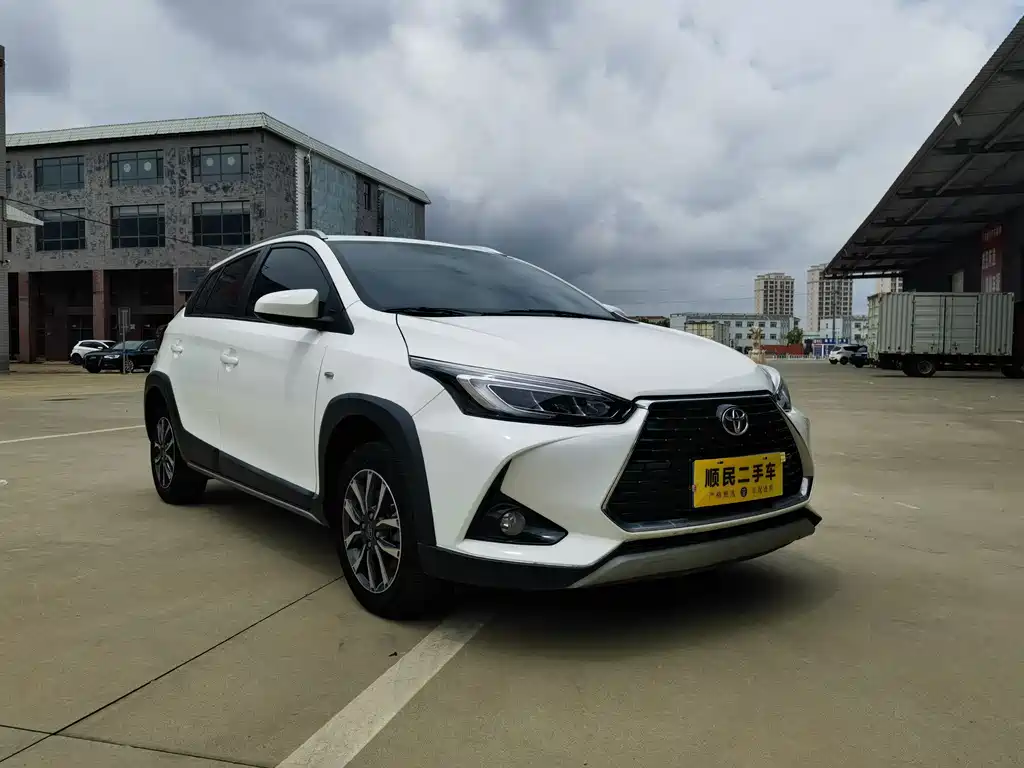 Toyota Yaris L 2021