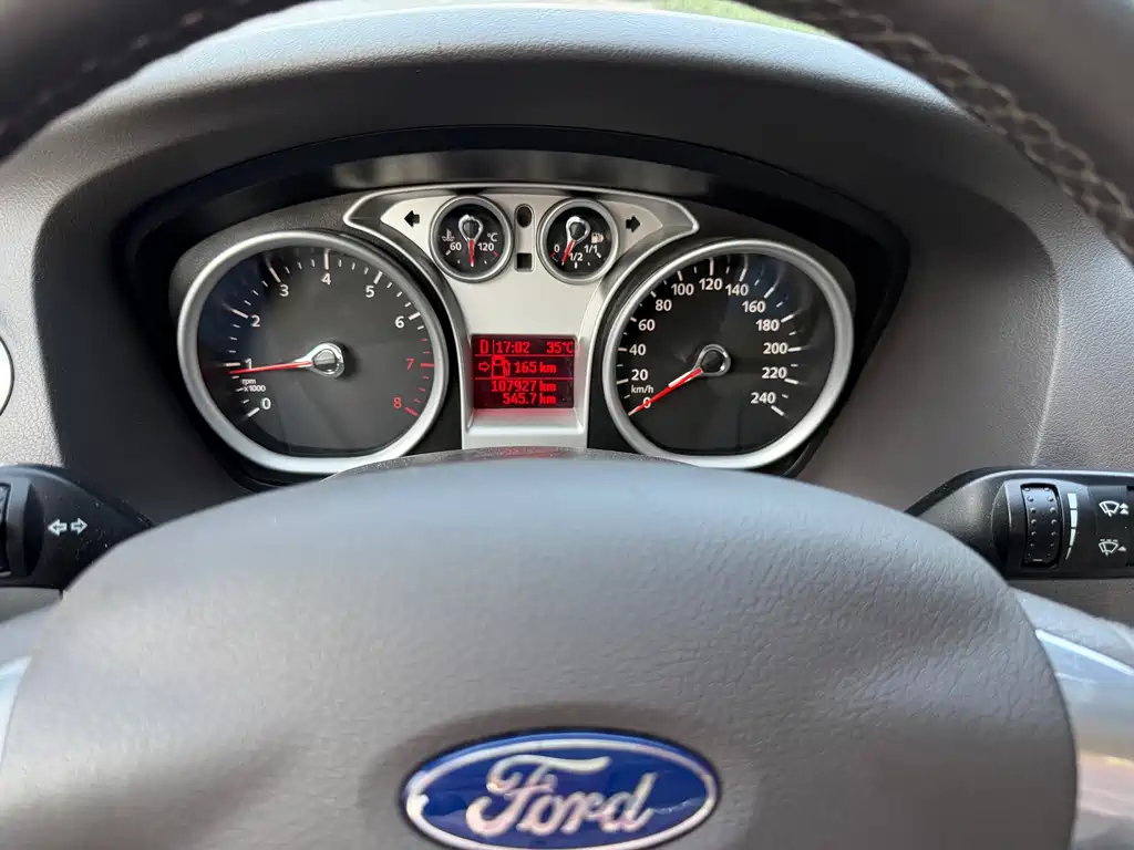 Ford Focus 2014 — фото 11