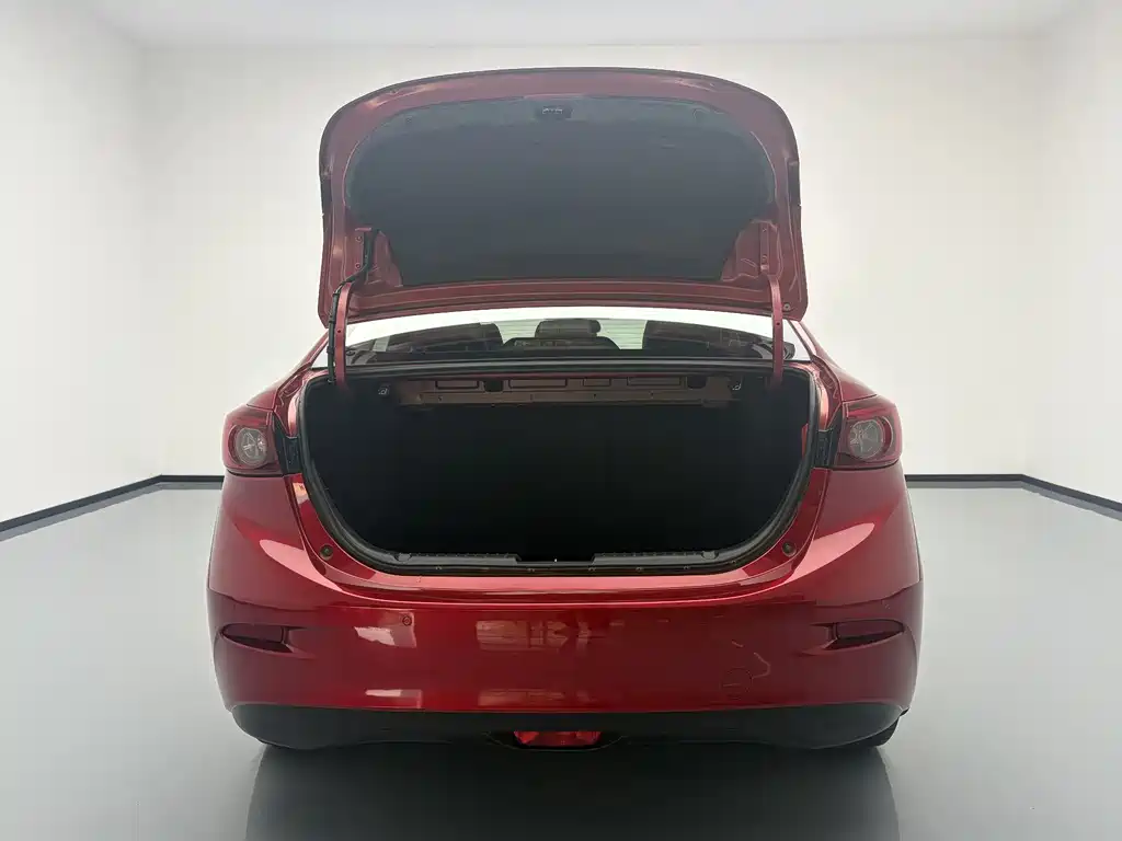 Mazda 3 Axela 2018 — фото 19