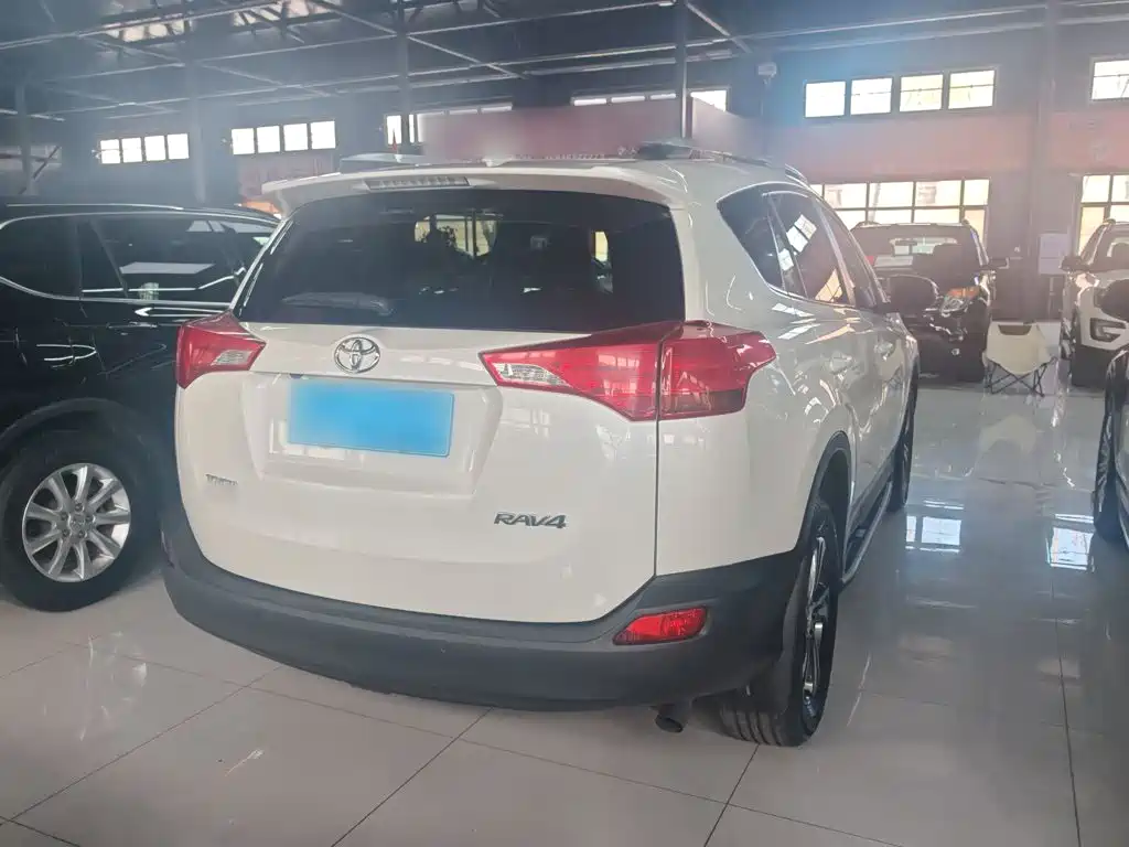 Toyota RAV4 2016 — фото 9