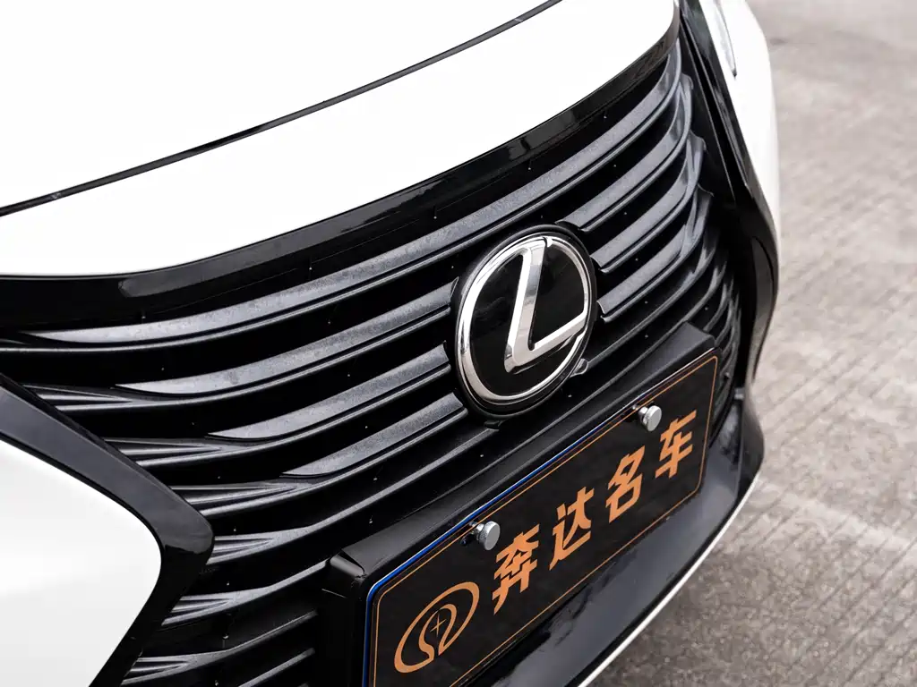 Lexus ES 2018 — фото 9