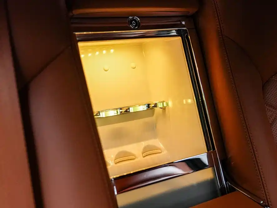 Bentley Mulsanne 2015 — фото 19