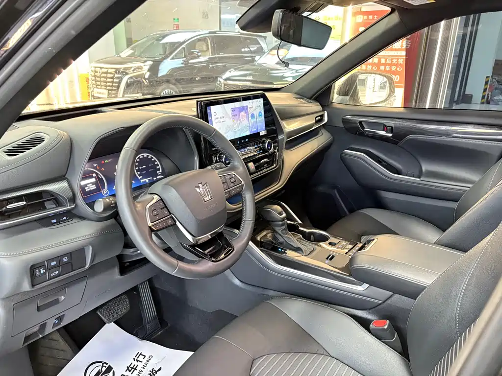 Toyota Crown Kluger 2023 — фото 10
