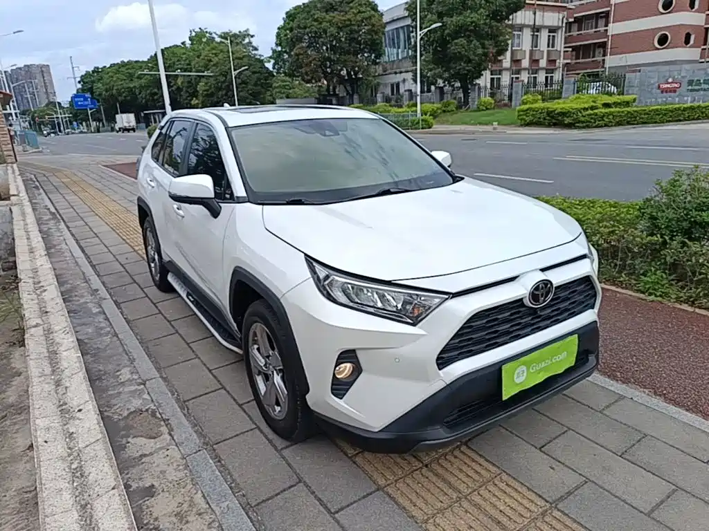 Toyota RAV4 2021 — фото 4
