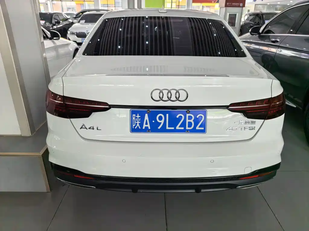 Audi A4L 2023 — фото 11