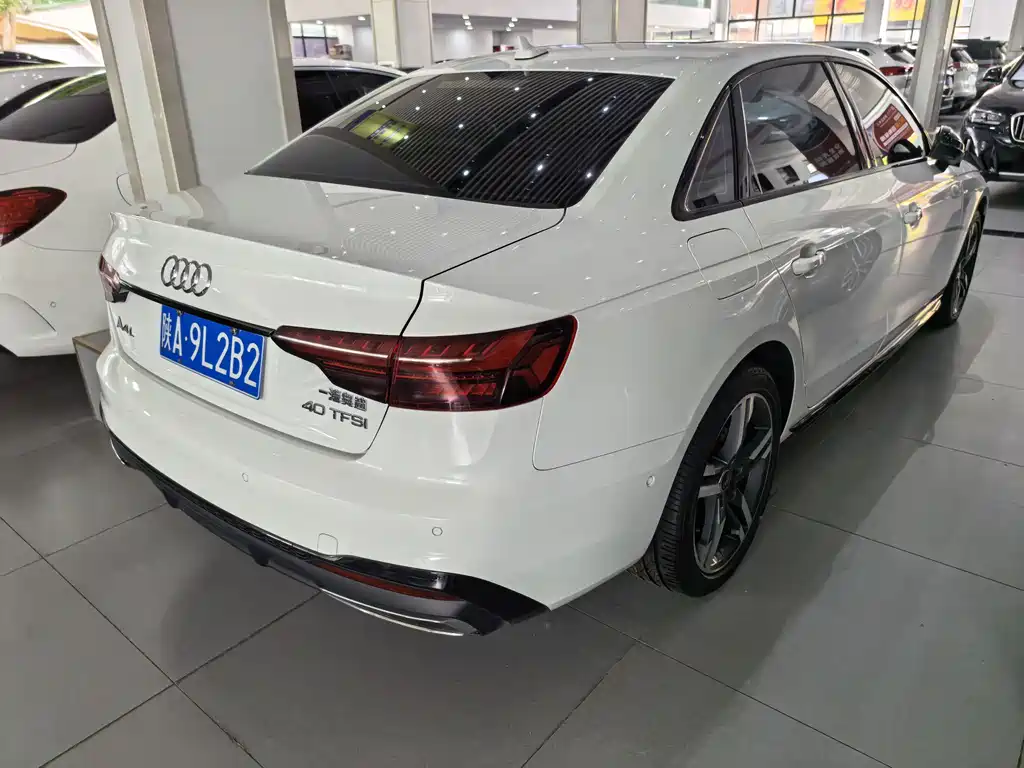 Audi A4L 2023 — фото 12