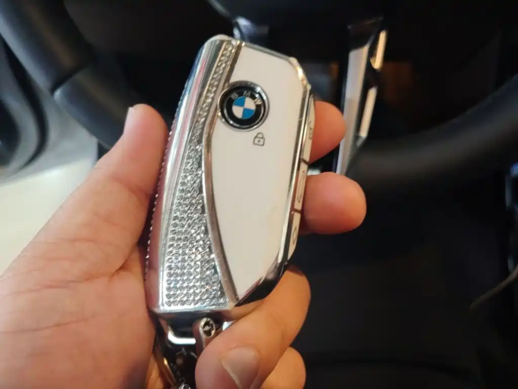 BMW iX1 2025 — фото 9
