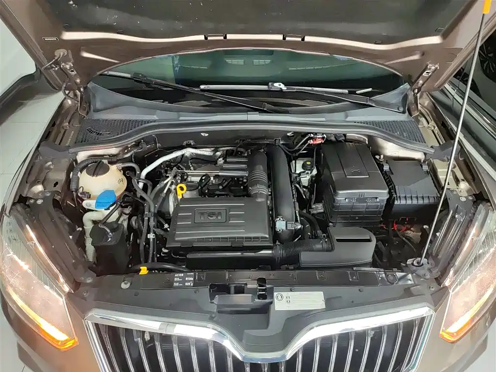 Skoda Yeti 2018 — фото 20