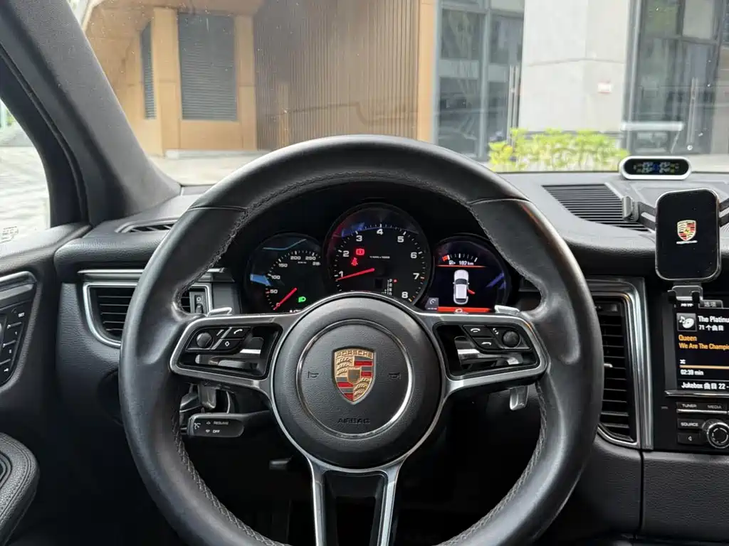 Porsche Macan 2014 — фото 11