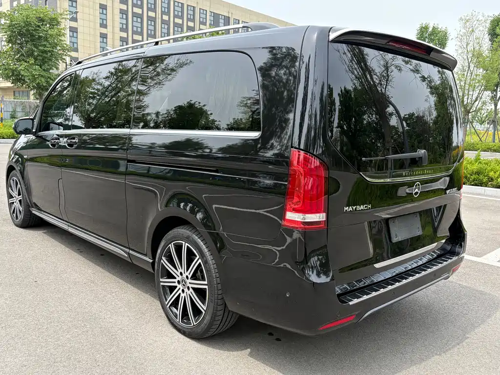 Mercedes-Benz V-Class 2022 — фото 18