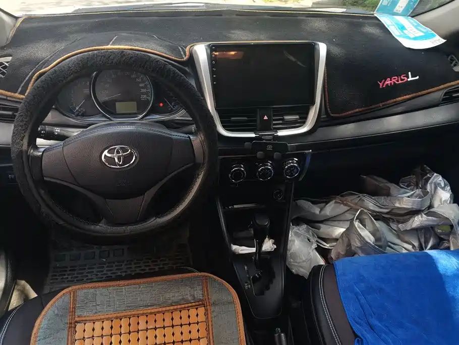 Toyota Yaris L 2019 — фото 12