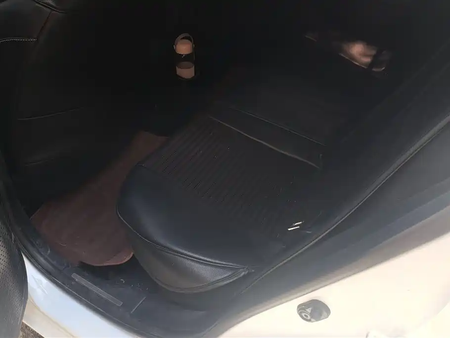 Toyota Yaris L 2019 — фото 11