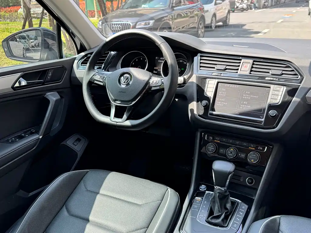Volkswagen Tiguan L 2017 — фото 18