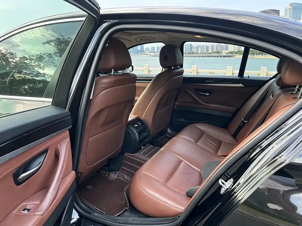 BMW 5 Series 2015 — фото 10