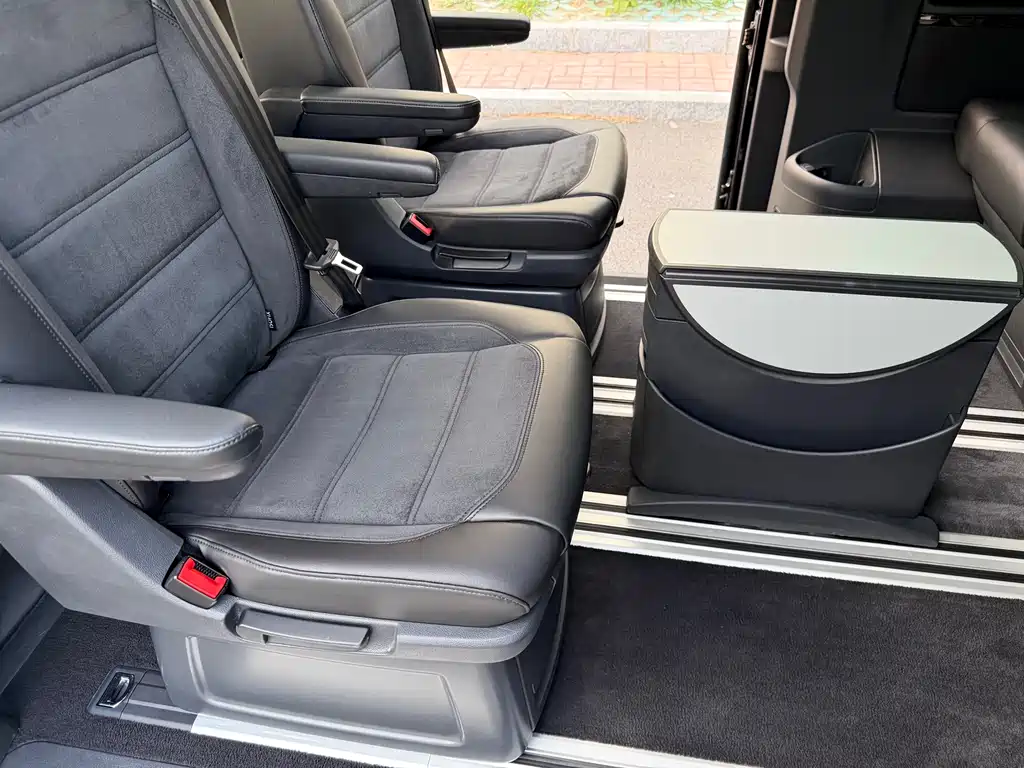 Volkswagen Multivan 2018 — фото 22