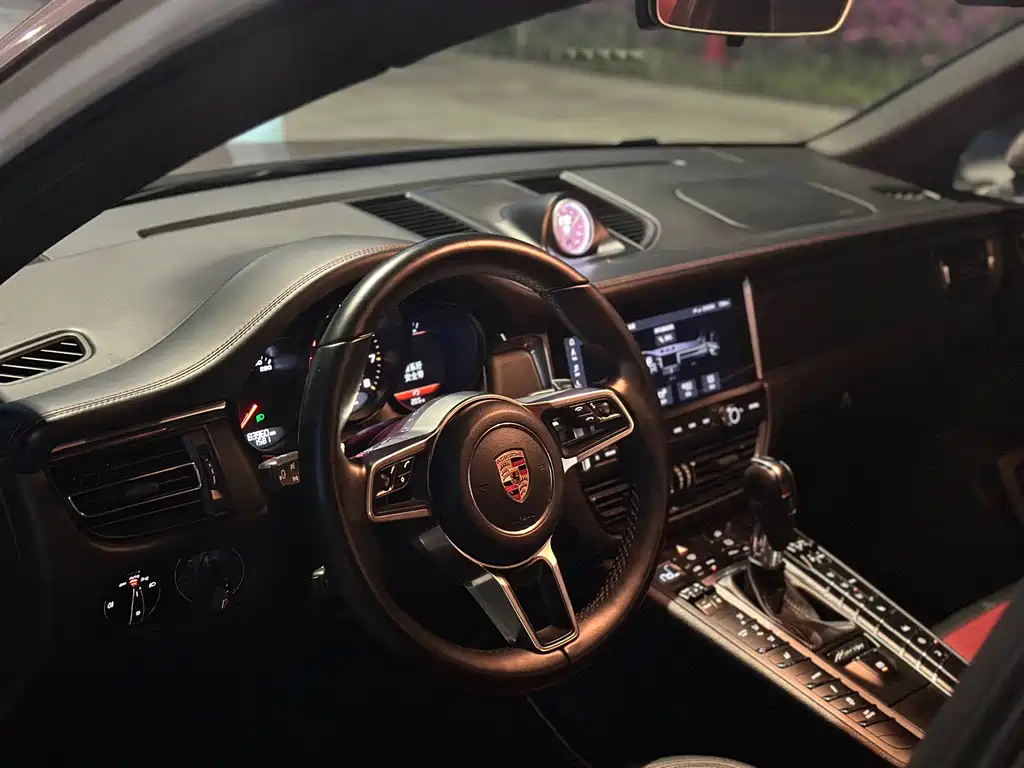 Porsche Macan 2018 — фото 9