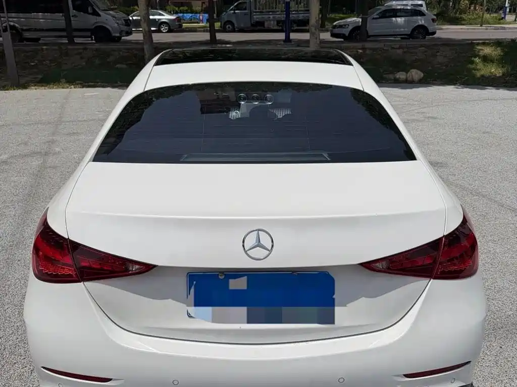 Mercedes-Benz C-Class 2023 — фото 7
