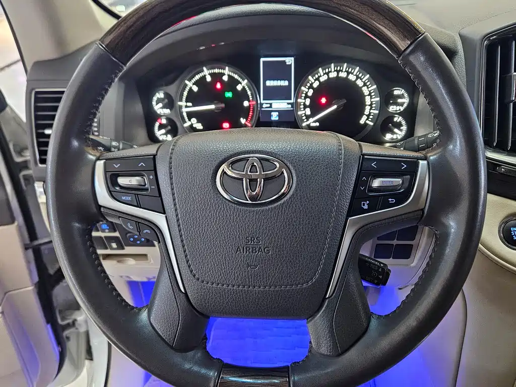 Toyota Land Cruiser 2020 — фото 18