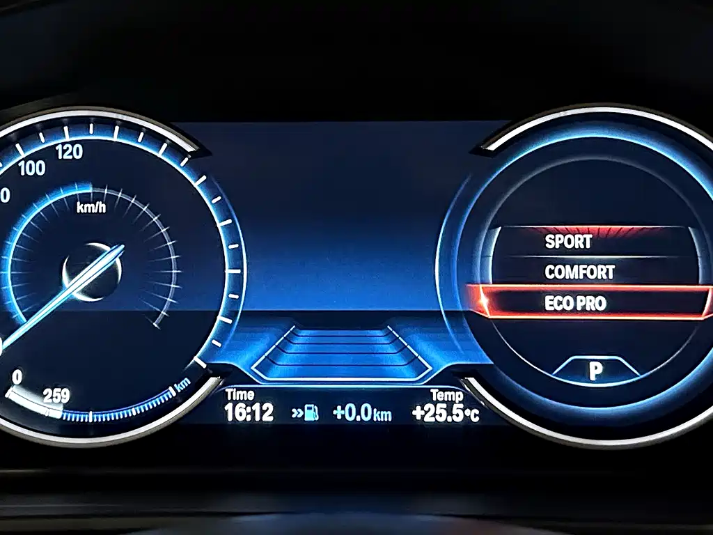 BMW 5 Series 2014 — фото 9