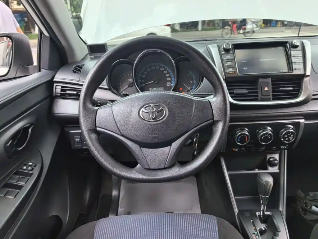 Toyota Yaris L 2019 — фото 11