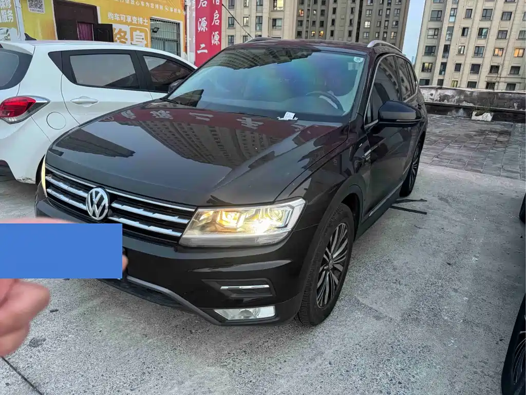 Volkswagen Tiguan L 2020 — фото 1