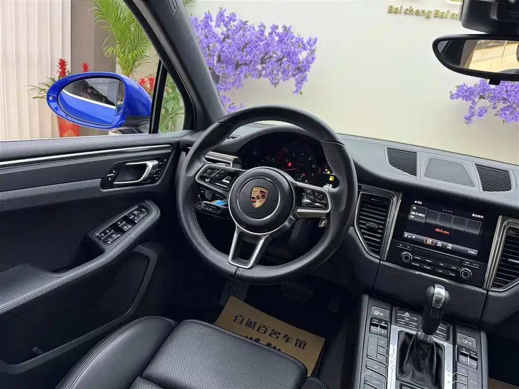 Porsche Macan 2018 — фото 14