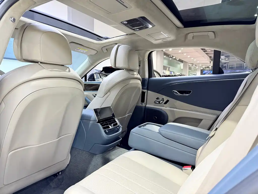 Bentley Flying Spur 2021 — фото 11
