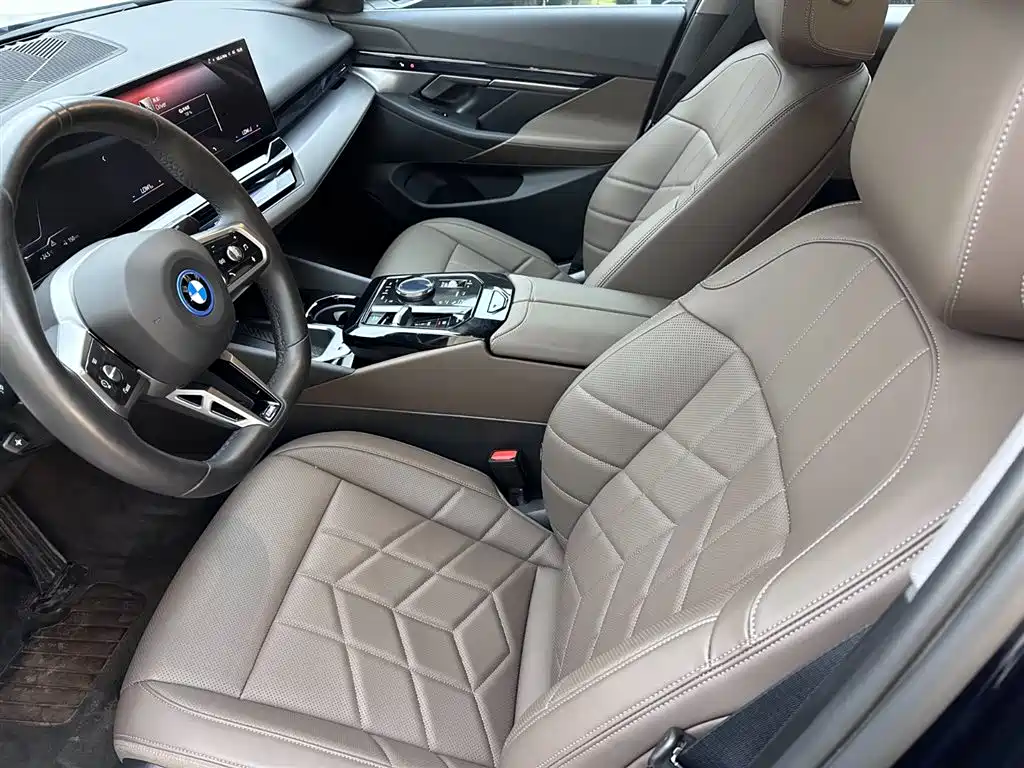 BMW i5 2025 — фото 8
