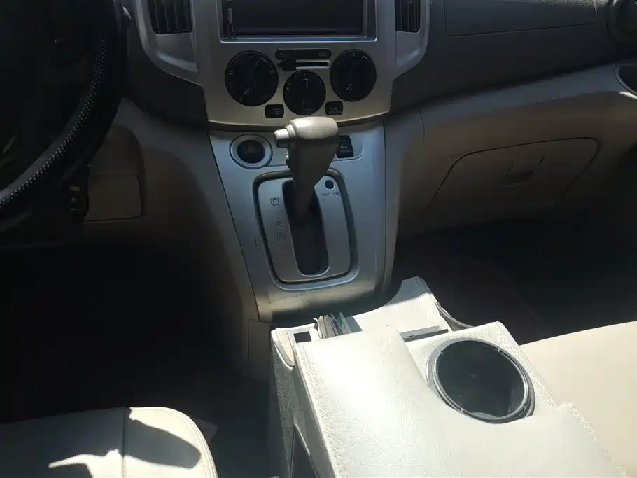Nissan NV200 2018 — фото 16