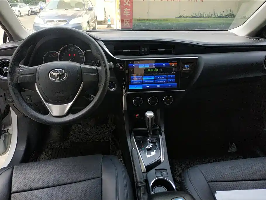 Toyota Corolla 2018 — фото 12