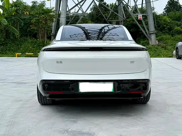Zeekr 007 2025