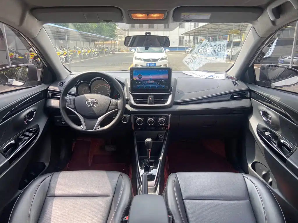 Toyota Yaris L 2022 — фото 9