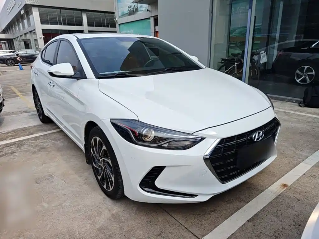 Hyundai Elantra 2020 — фото 4