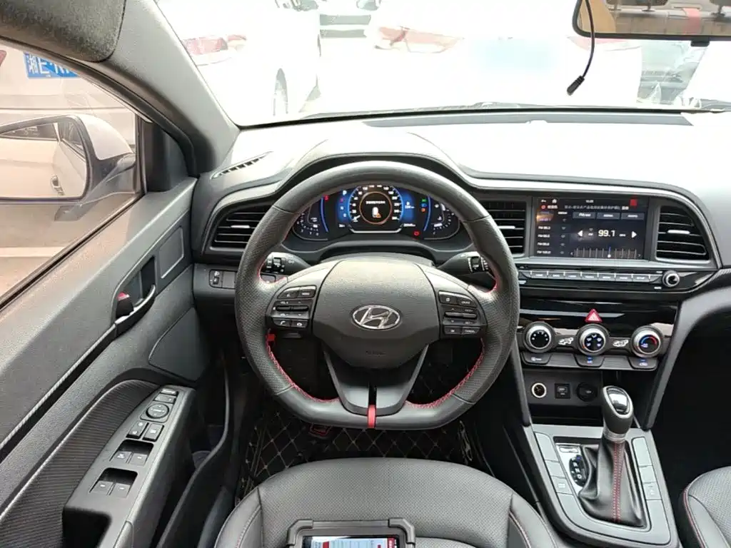 Hyundai Elantra 2020 — фото 11
