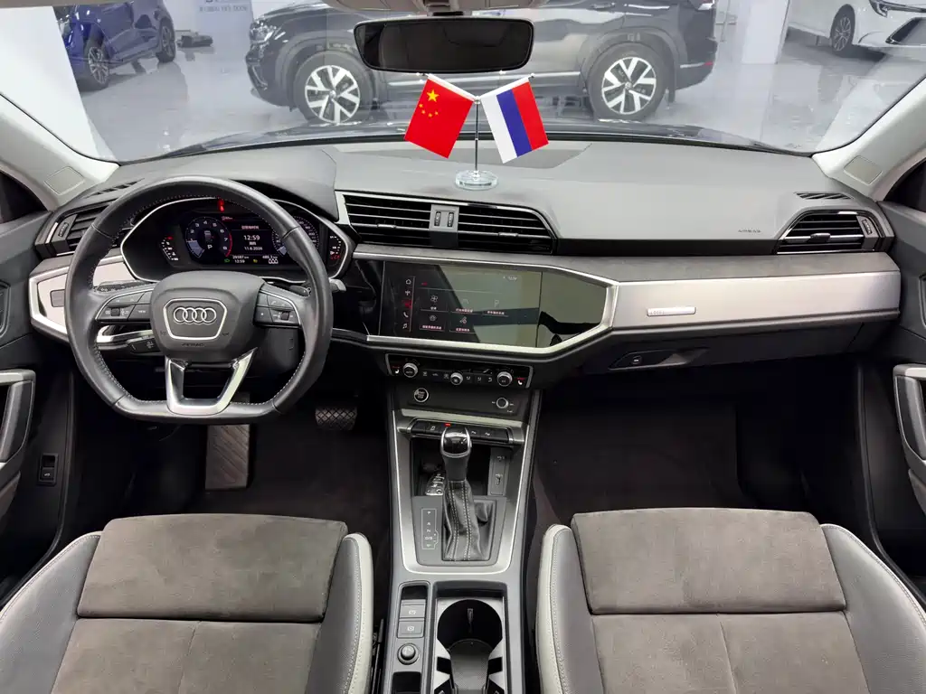Audi Q3 2021 — фото 22