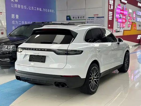 Porsche Cayenne 2022