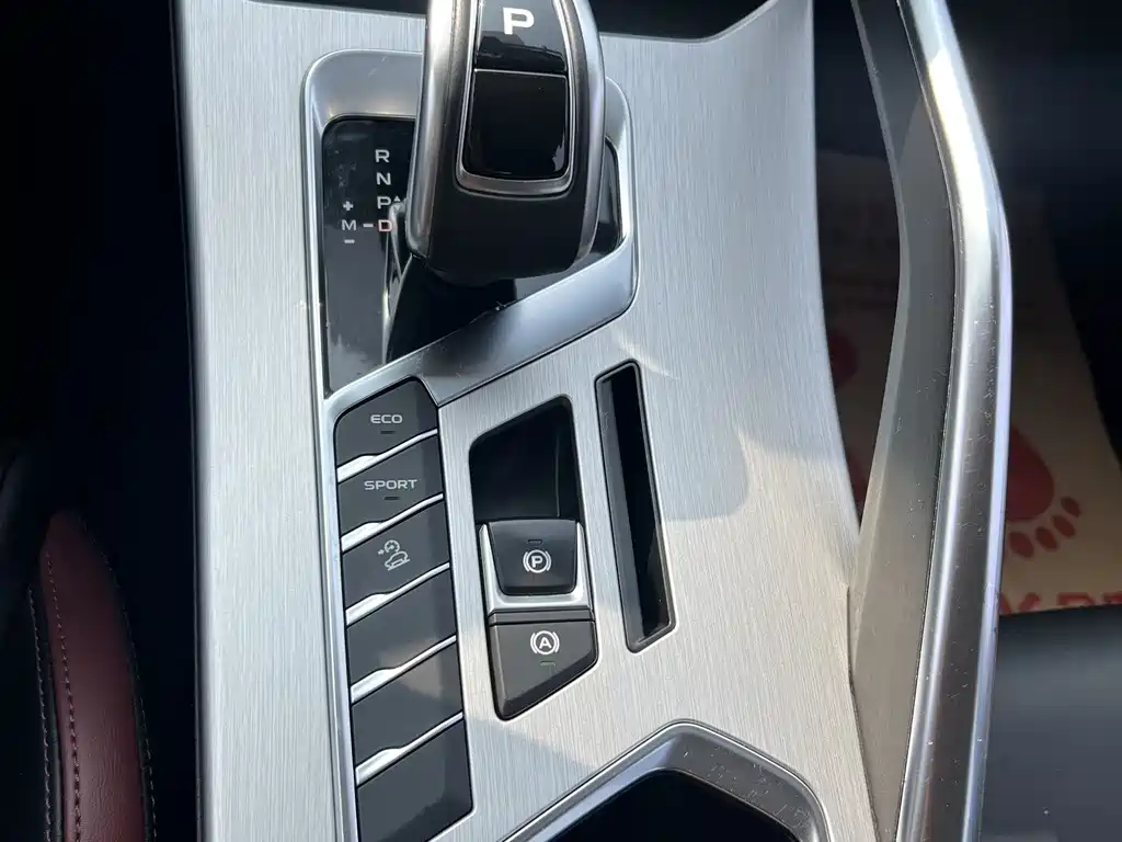 Geely Binyue 2021 — фото 15