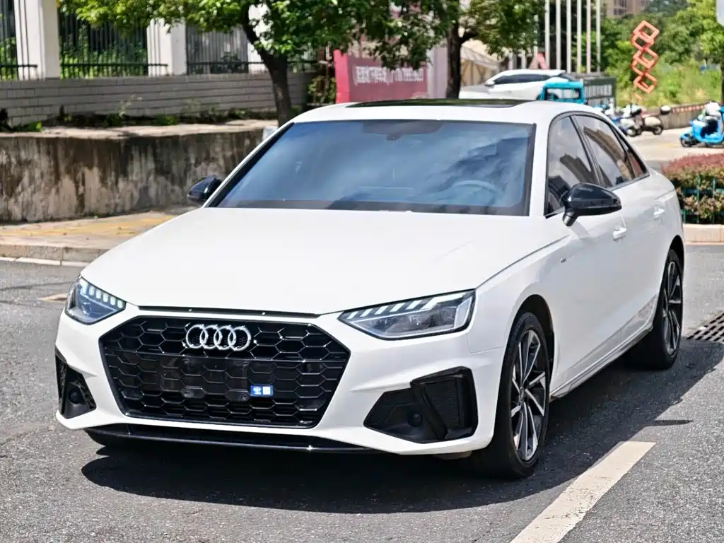 Audi A4L 2023 — фото 1