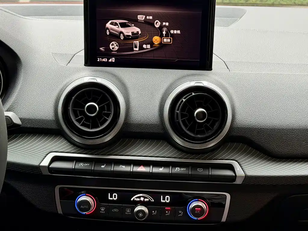 Audi Q2L 2022 — фото 19