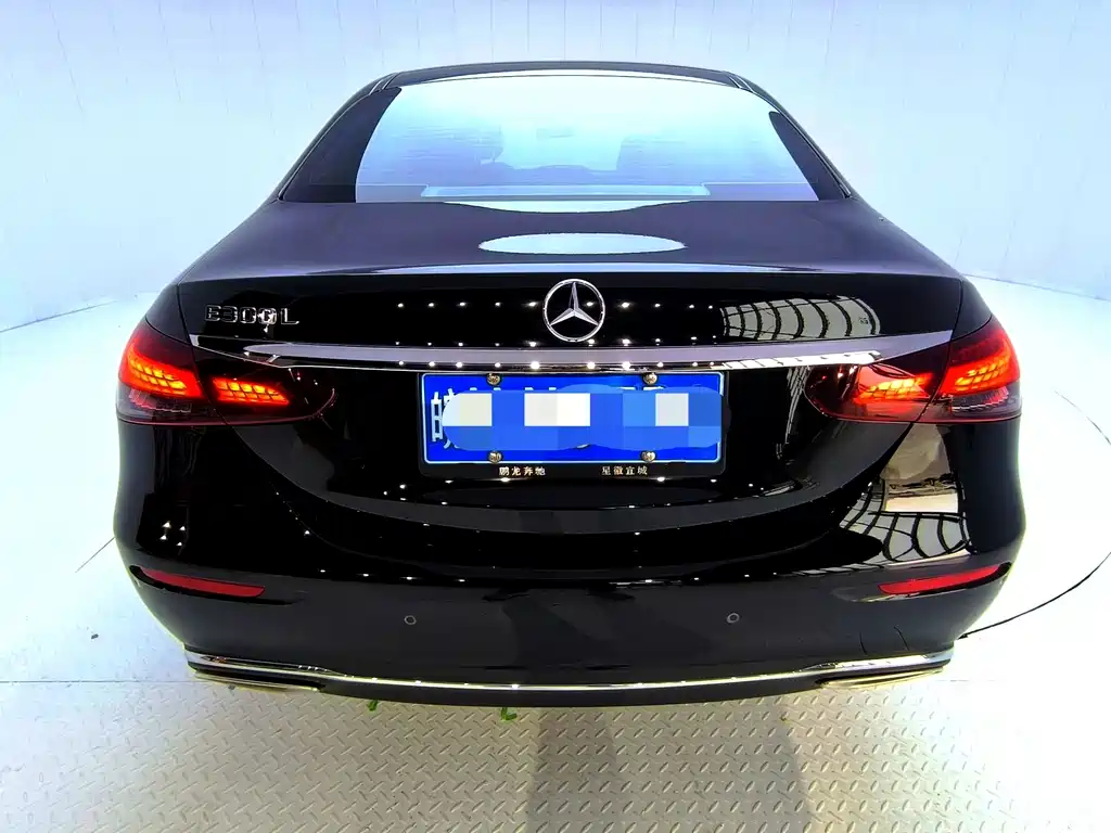 Mercedes-Benz E-Class 2023 — фото 8