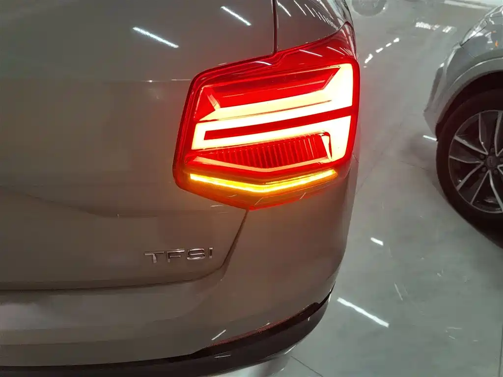 Audi Q2L 2019 — фото 24