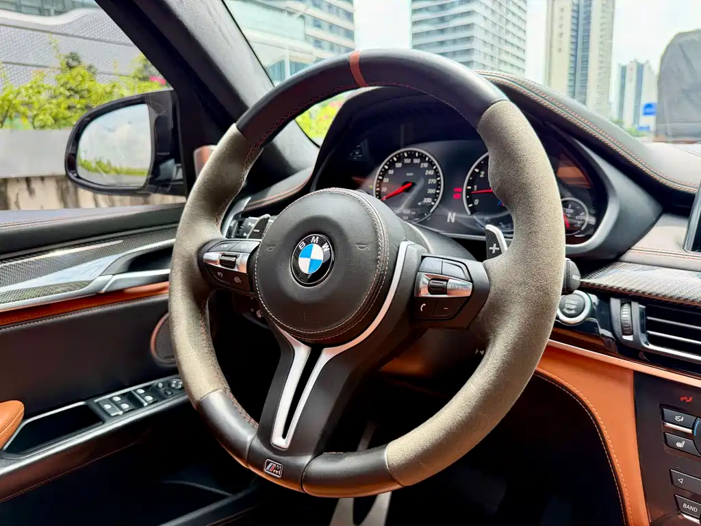 BMW X6 M 2017 — фото 31