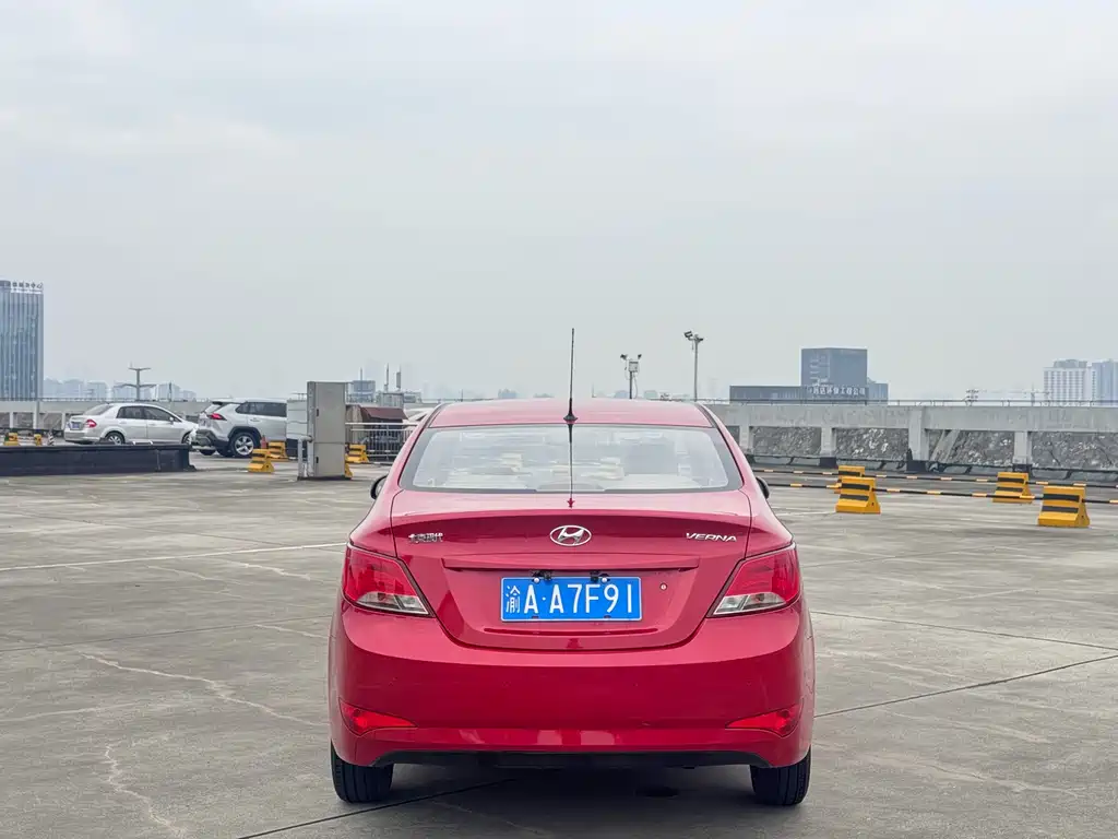 Hyundai Verna 2015 — фото 5