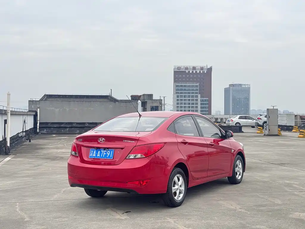 Hyundai Verna 2015 — фото 4