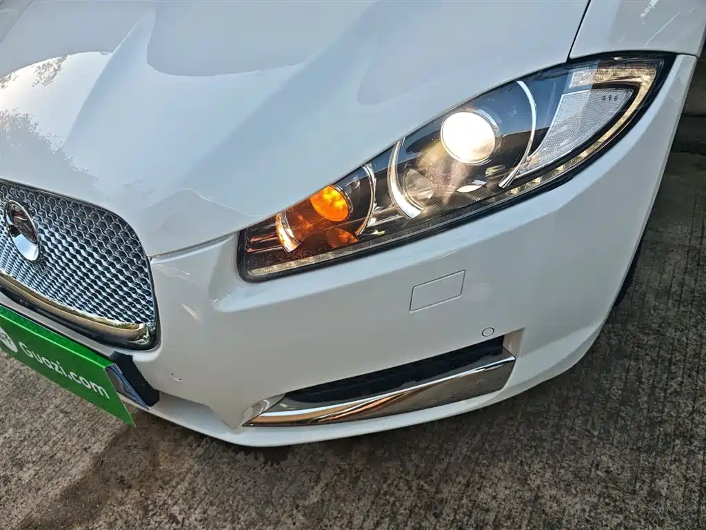 Jaguar XF 2015 — фото 24