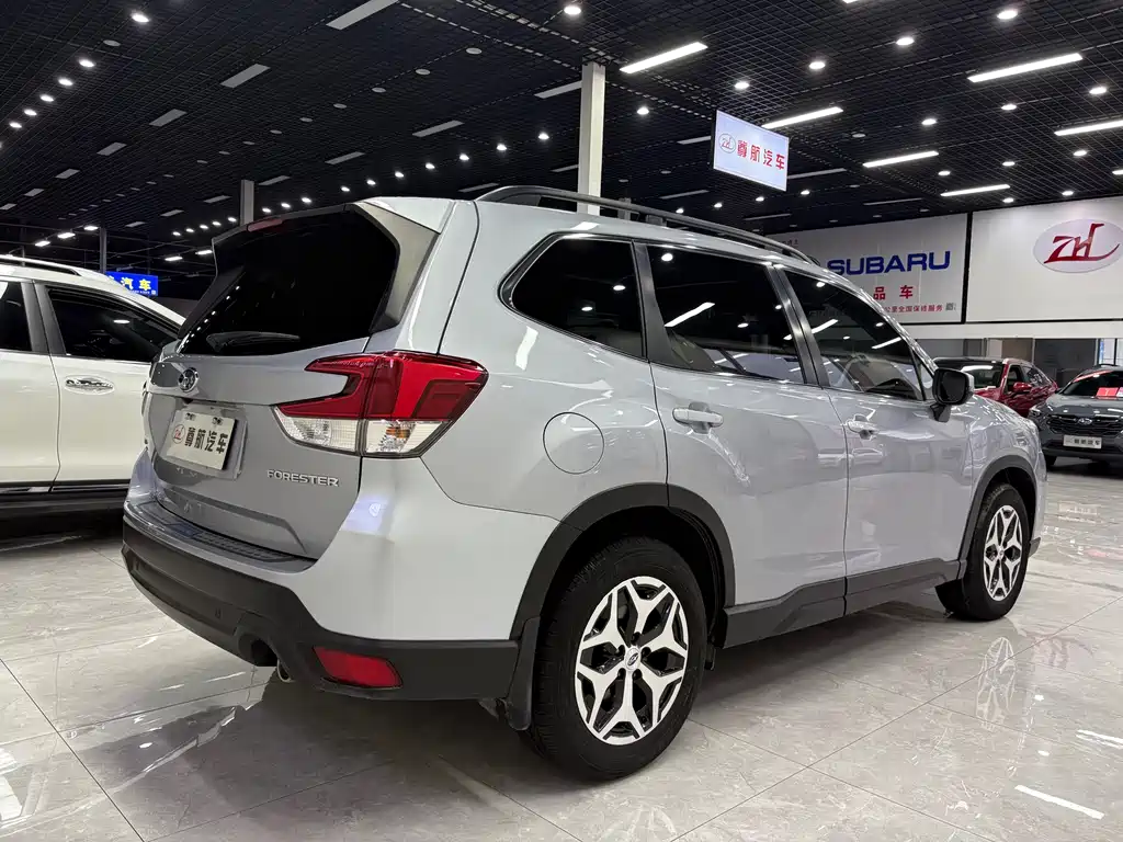 Subaru Forester 2021 — фото 8