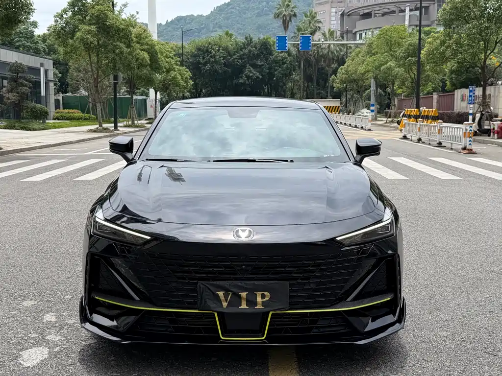 Changan UNI-V 2022 — фото 2
