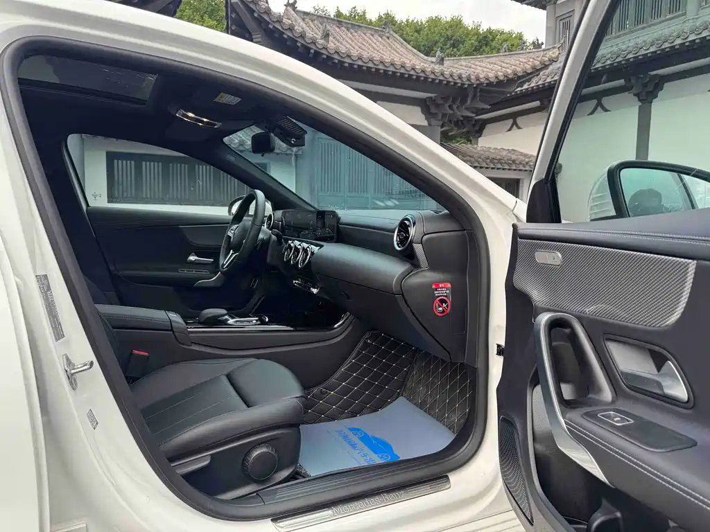Mercedes-Benz A-Class 2022 — фото 10