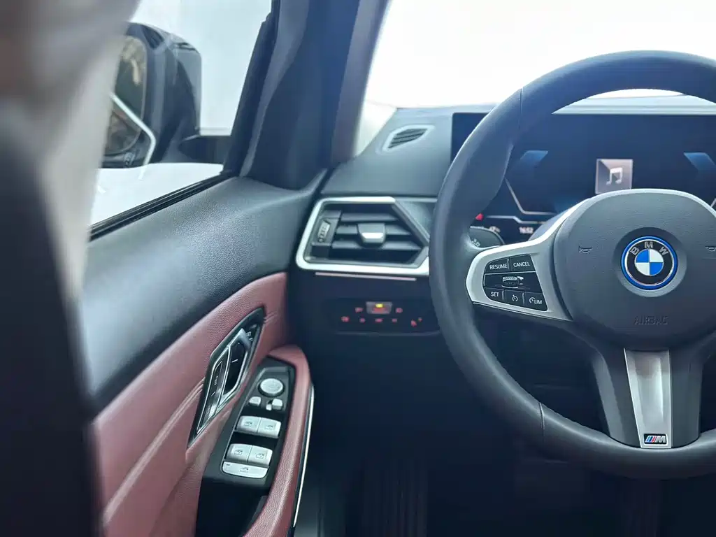 BMW i3 2024 — фото 13